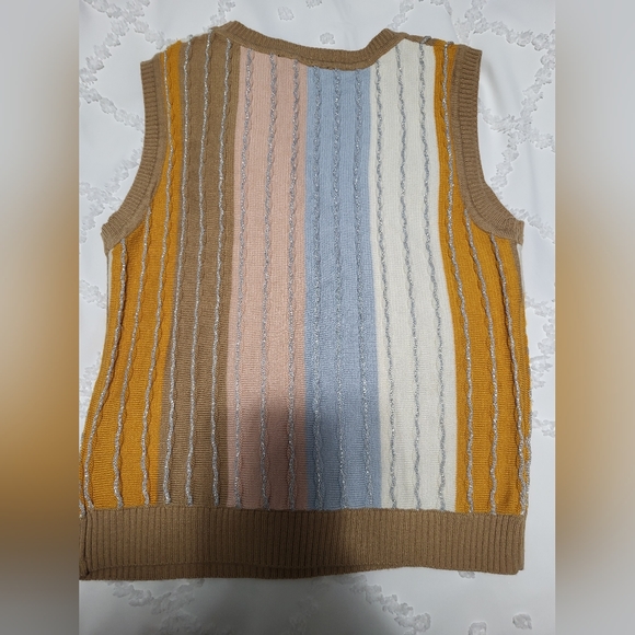 House of Harlow sleeveless sweater - Picture 2 of 3